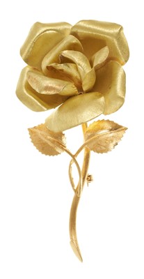 Lot 479 - 18ct gold rose brooch