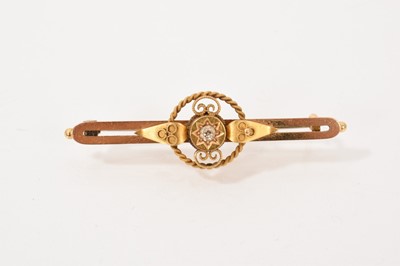 Lot 481 - Victorian 15ct gold and diamond brooch