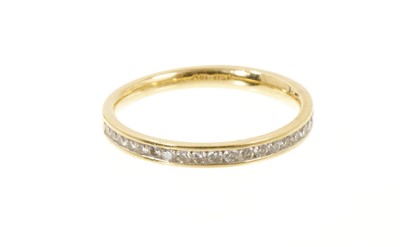 Lot 423 - 18ct gold diamond eternity ring