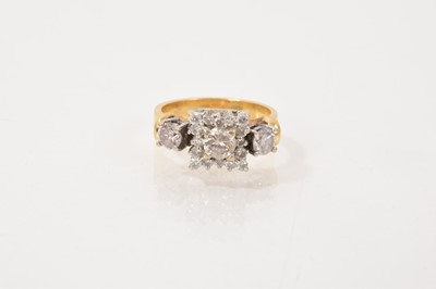 Lot 452 - Diamond cluster ring