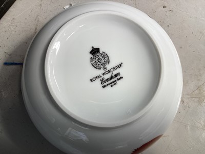 Lot 5007 - Royal Worcester Evesham pattern table service