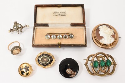 Lot 464 - Group of antique and later brooches