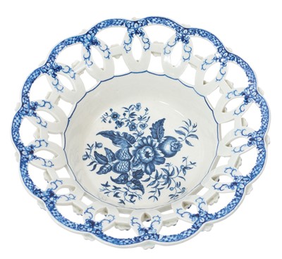 Lot 101 - 18th century Worcester porcelain Pinecone pattern blue and white chestnut bаsket