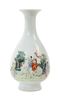 Lot 109 - Chinese Republic period porcelain bottle vase with flared rim