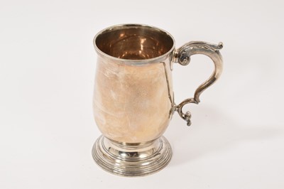Lot 298 - Silver tankard