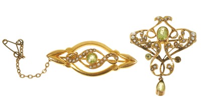Lot 438 - Edwardian 9ct gold peridot and seed pearl open work scroll brooch, together with a similar set 9ct gold brooch (Birmingham 1911)