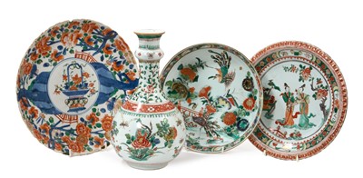 Lot 118 - Group of 17th / 18th century Chinese famille verte porcelain, including bottle vase and three dishes, decorated with flowers, figures and birds (4)