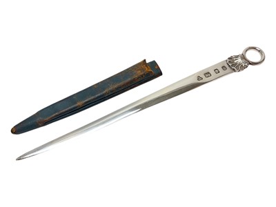 Lot 294 - Contemporary silver meat skewer of conventional form, with shell mounted ring handle