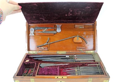 Lot 3664 - Victorian surgical instruments in fitted case