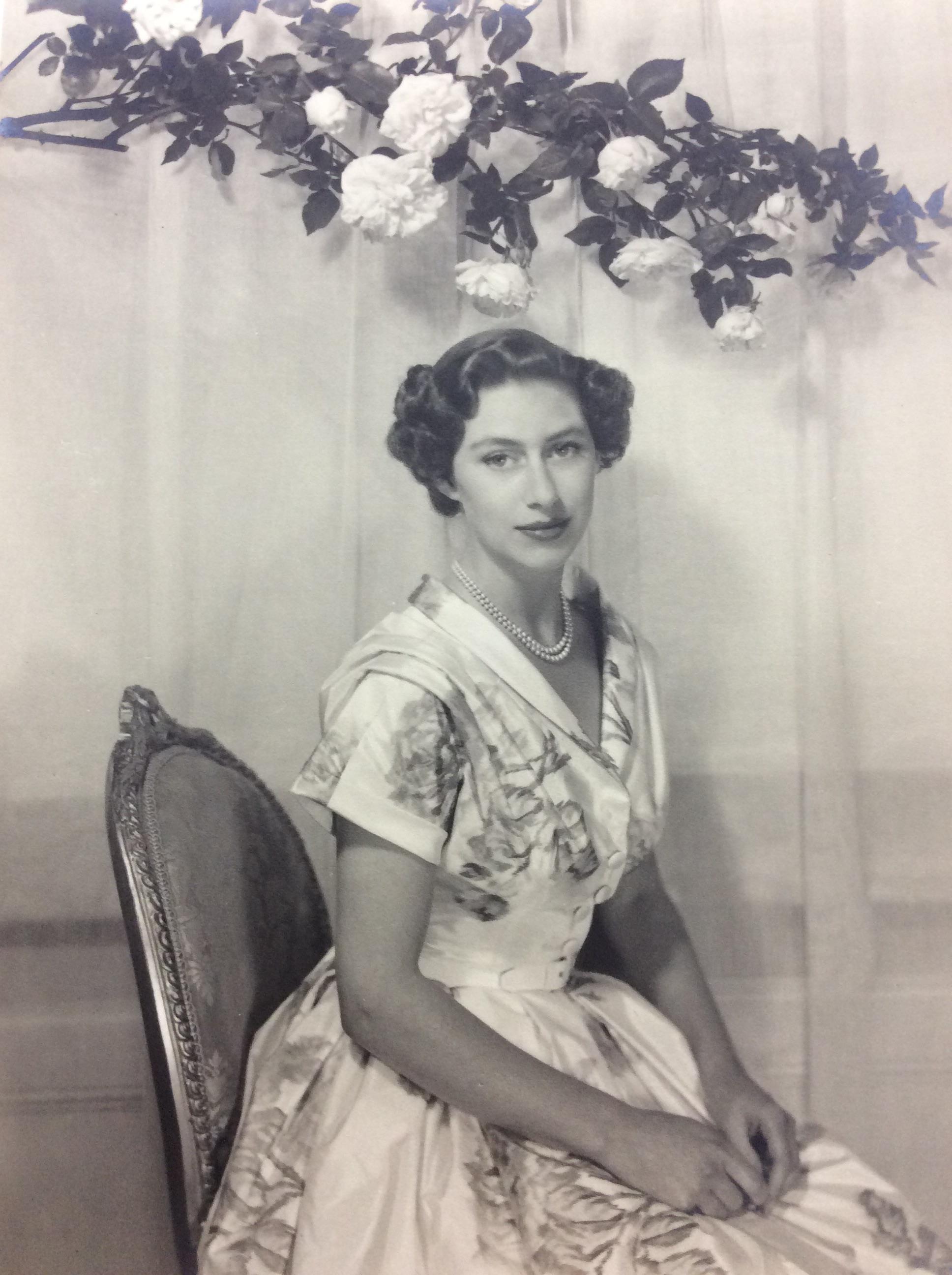 princess margaret flower dress Princess Margaret The Princess sits for a royal portrait in 1944, wearing a formal evening dress with sequined butterflies around the shoulder. She complemented the gown with pearls around her neck and