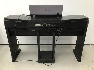 Lot 91 - Yamaha electric keyboard