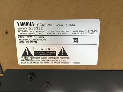 Lot 91 - Yamaha electric keyboard