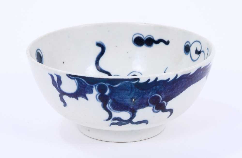 Lot 34 - Lowestoft bowl, of small size, painted in blue with the Dragon pattern, 11.1cm diameter