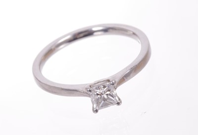 Lot 695 - Diamond solitaire engagement ring