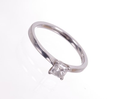 Lot 695 - Diamond solitaire engagement ring