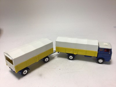 Lot 2001 - Dinky Mercedes-Benz truck and trailer No. 917 boxed