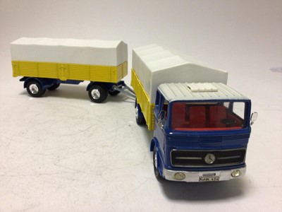 Lot 2001 - Dinky Mercedes-Benz truck and trailer No. 917 boxed