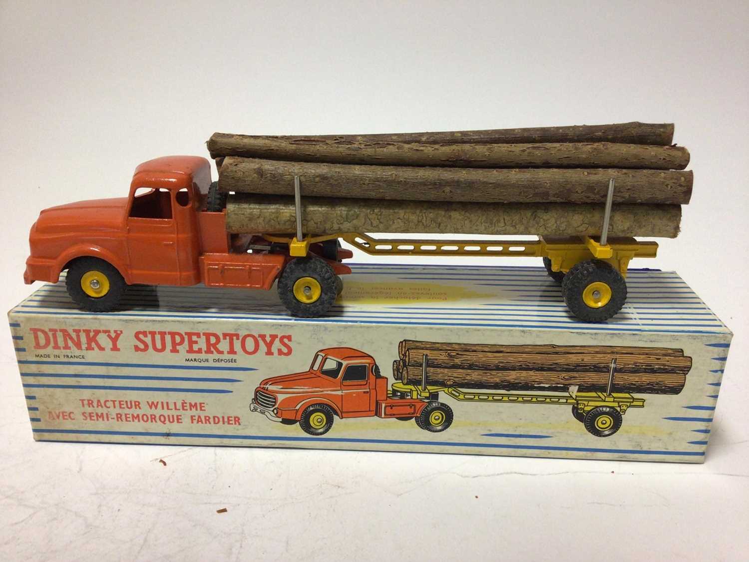 Lot 2003 - Dinky (French issue) Supertoys Williams tractor and lumber carrier No. 897 boxed