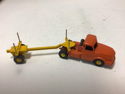 Lot 2003 - Dinky (French issue) Supertoys Williams tractor and lumber carrier No. 897 boxed