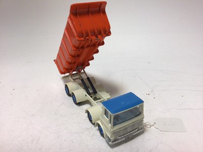 Lot 2017 - Dinky Leyland dump truck with tilt cab No. 925 boxed