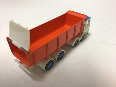 Lot 2017 - Dinky Leyland dump truck with tilt cab No. 925 boxed