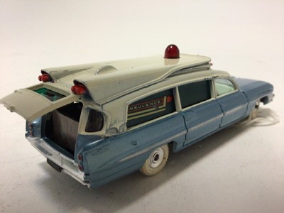 Lot 2020 - Dinky Superior Criterion ambulance with flashing red light No. 277 boxed
