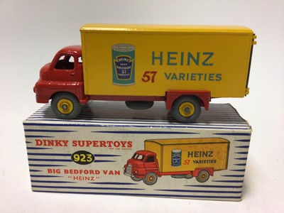 Lot 2025 - Dinky Supertoys big Bedford van 'Heinz' 57 varieties No. 923 boxed