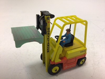 Lot 2032 - Dinky Aveling-Barford diesel roller No. 279, Muir-Hill 2/wl loader No. 437 plus Conveyancer fork lift truck No. 404 all boxed (3)