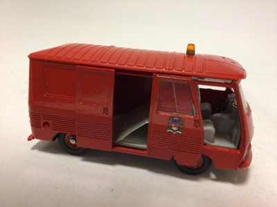 Lot 2041 - Dinky French issue Fourgon Peugeot J7 No. 570P boxed