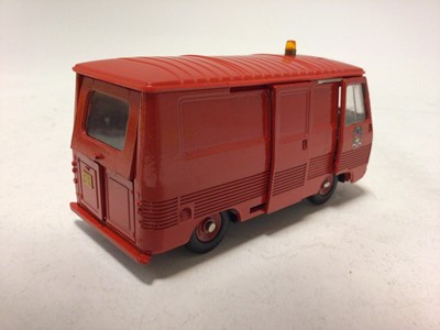 Lot 2041 - Dinky French issue Fourgon Peugeot J7 No. 570P boxed