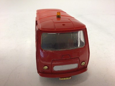 Lot 2041 - Dinky French issue Fourgon Peugeot J7 No. 570P boxed