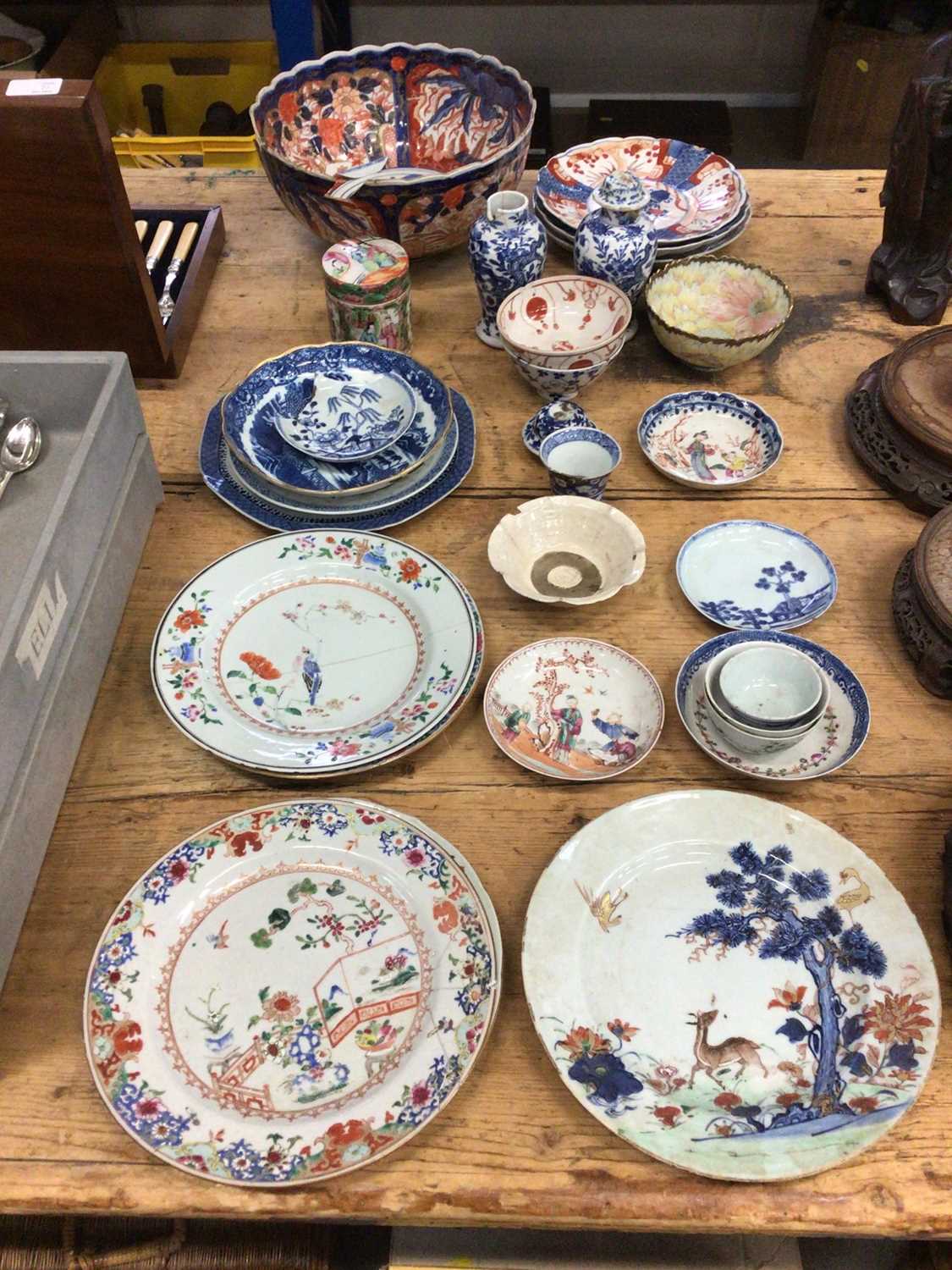 Lot 13 - Quantity of oriental ceramics
